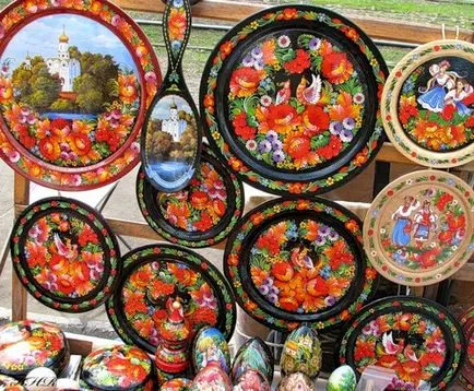 Троянди і декоративно-прикладне мистецтво (урало-сибірської розпису дереву) Троянди і декоративно-прикладне мистецтво