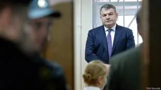 Сердюков смъмри Василиев тя прави законите - Би Би Си руски Service