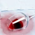 Як відіпрати червоне вино