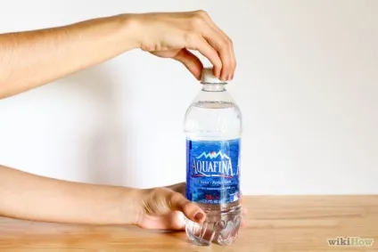 Як відкрити пляшку води