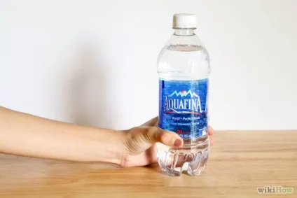 Як відкрити пляшку води