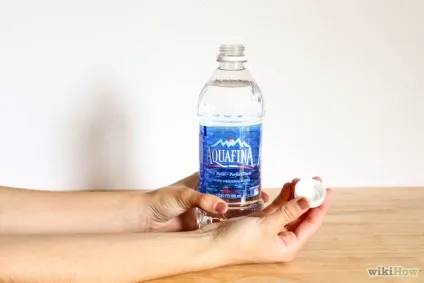 Як відкрити пляшку води