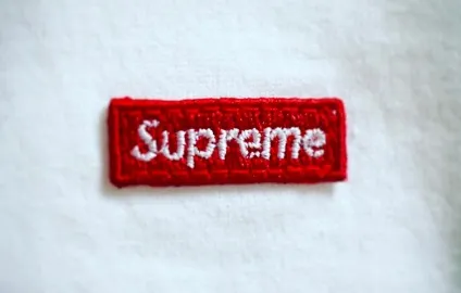 Supreme оригінал vs підробка - журнал про сasual моді (оригінал) Supreme оригінал vs підробка - журнал про сasual моді