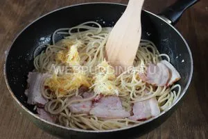 Spaghete Carbonara - o reteta clasica cu crema, cum să gătească pe