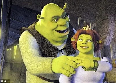 Shrek esküvő stílusát megcsúfolása a hagyomány vagy a fényes spontaneitás