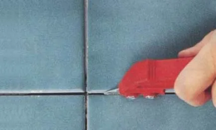 Напукани плочки в банята на пода или стената