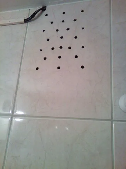 Напукани плочки в банята на пода или стената