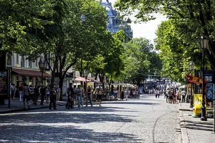 Deribasovskaya Street Odesszában