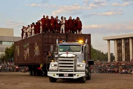 Street Theatre Royal de luxe óriás bábok, utazás a világ