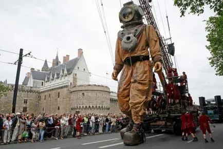 Street teatru de păpuși gigant regal luxe, călătorind despre lume