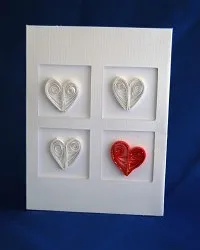 Valentine inimile dantelă de hârtie cu mâinile lor în tehnica quilling