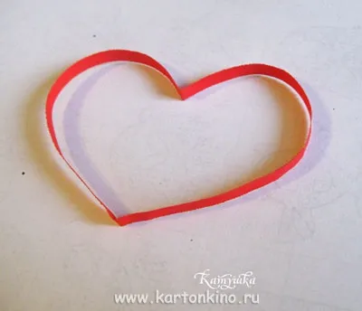 Valentine inimile dantelă de hârtie cu mâinile lor în tehnica quilling