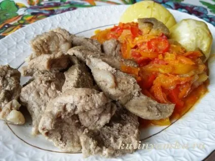 Свинина, тушкована в мультиварці