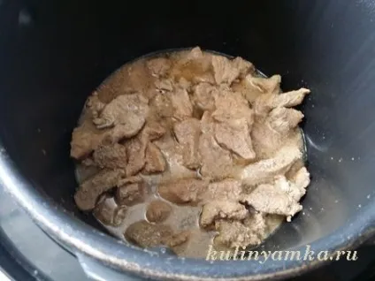 Свинина, тушкована в мультиварці