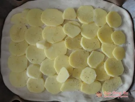 Затворен пай с месо и картофи в рецептата на фурна със стъпка по стъпка снимки