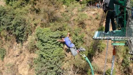 10 site-uri cele mai interesante pentru bungee jumping în diferite părți ale lumii