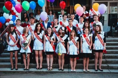 Текст пісні нам тісно стала школа - пісня на випускний Новомосковскть, нам тісно стала школа текст пісні (пісні) Текст пісні нам тісно стала школа - пісня на випускний Новомосковскть, нам тісно стала школа текст пісні