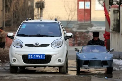 Своїми руками 10 найбільш незвичайних саморобних автомобілів (20 фото) (fishki net) Своїми руками 10 найбільш незвичайних саморобних автомобілів (20 фото)