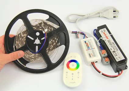Схема підключення rgb світлодіодним стрічки до rgb-контролера і підсилювача (стрічки) Схема підключення rgb світлодіодним стрічки до rgb-контролера і підсилювача