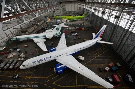 Aeroportul cu pilotul și punctul de vedere al aeronavei (fotografii)