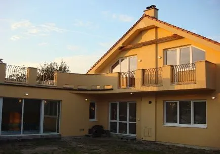 Balcon într-o casă privată, innovastroy