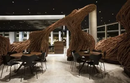 Interiorul bogat de restaurant de lux