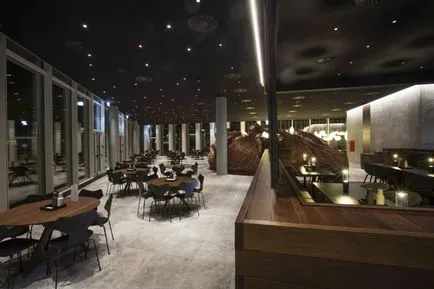 Interiorul bogat de restaurant de lux