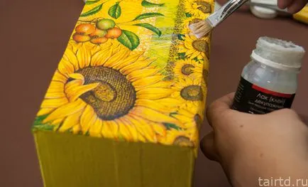 Декупаж картонної коробки з-під взуття