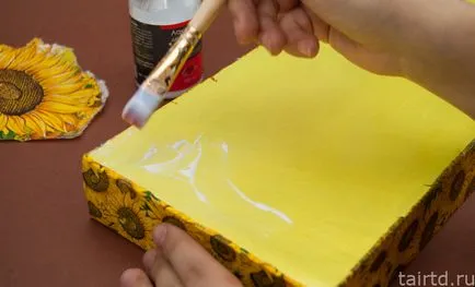 Декупаж картонної коробки з-під взуття