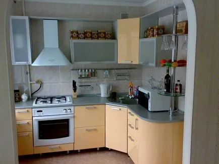 Дизайн кухненски ъгъл (29 снимки) Вътрешно разпределение седем кв. М с хладилник, диван и бар плот
