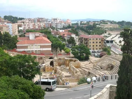 Пътят от Салоу в Тарагона, паметници атракции, римския амфитеатър, катедралата