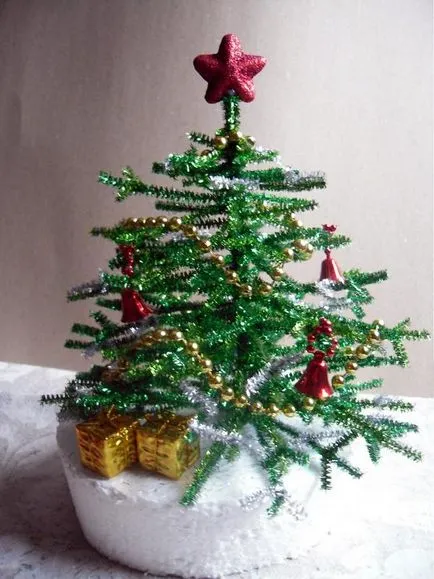 Karácsonyfa készült talmi kezük