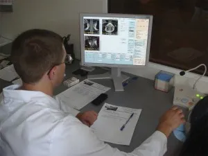 Къде можете да направите скенер на белите дробове и бронхите CT MRI или рентгенови лъчи, което е по-добре