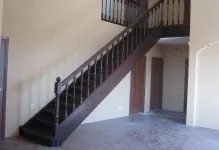 Кутова сходи прямі на другий поверх, форми будинків, фото вертикальних своїми руками, вузькі отвори (кутова сходи) Кутова сходи прямі на другий поверх, форми будинків, фото вертикальних своїми руками, вузькі отвори