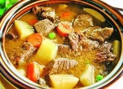 Тушкована картопля з яловичиною