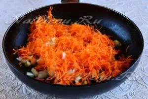 Тушкована капуста з ковбасою, рецепт з фото крок за кроком (томатна паста) Тушкована капуста з ковбасою, рецепт з фото крок за кроком