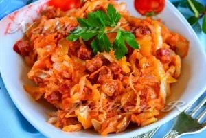 Тушкована капуста з ковбасою, рецепт з фото крок за кроком (ковбаса) Тушкована капуста з ковбасою, рецепт з фото крок за кроком