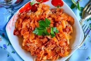 Тушкована капуста з ковбасою, рецепт з фото крок за кроком (морквина) Тушкована капуста з ковбасою, рецепт з фото крок за кроком