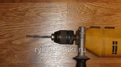 Ударний дриль замінює безліч інструментів, руки не крюки (виглядає встановленим дриль) Ударний дриль замінює безліч інструментів, руки не крюки