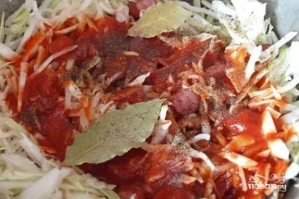 Тушкована капуста з ковбасками - покроковий рецепт з фото на (ковбасками) Тушкована капуста з ковбасками - покроковий рецепт з фото на