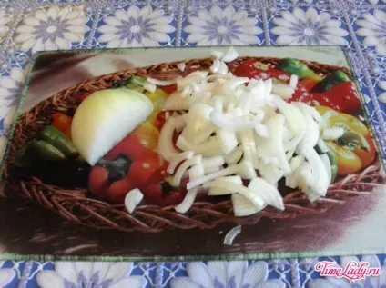 Тушкована капуста з ковбасою