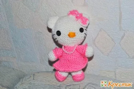 Játék Hello Kitty Amigurumi a szakterületen (rendszer kötés testrészek és ruházat)