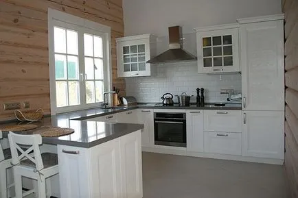 interior bucătărie într-o casă din lemn (15 poze)
