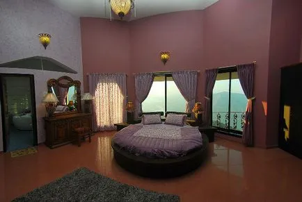 Interior de un dormitor pentru tineri casatoriti