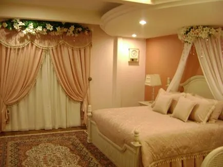 Interior de un dormitor pentru tineri casatoriti