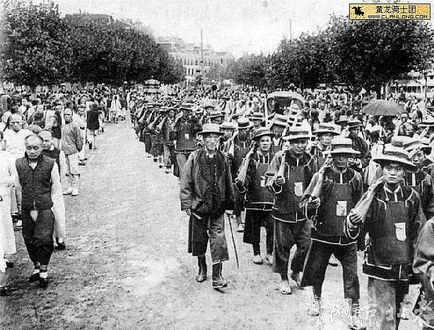 Boxer Rebellion, katonai fegyvereket és katonai