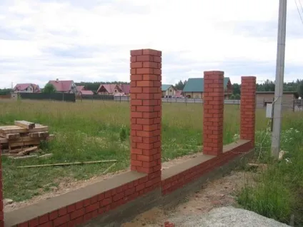 Установка стовпів для забору металеві, дерев'яні конструкції та інші, відео та фото (установка стовпів для забору металевих дерев'яні фото) Установка стовпів для забору металеві, дерев'яні конструкції та інші, відео та фото