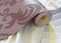 Hogyan akasztani tapéta minta a falon kezével