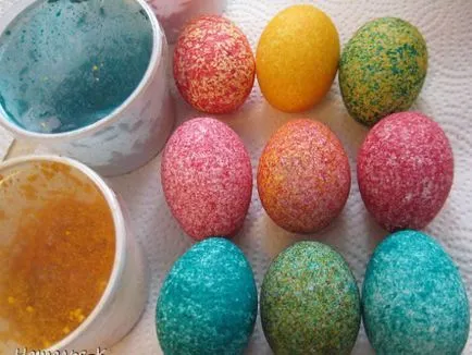 Cum de a colora ouăle de Paște cu mâinile la domiciliu