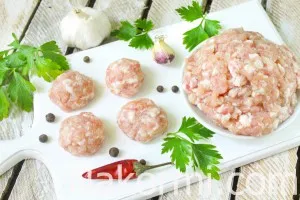 Cum de a găti carnea de pui tocată și carne de porc reteta cu o fotografie